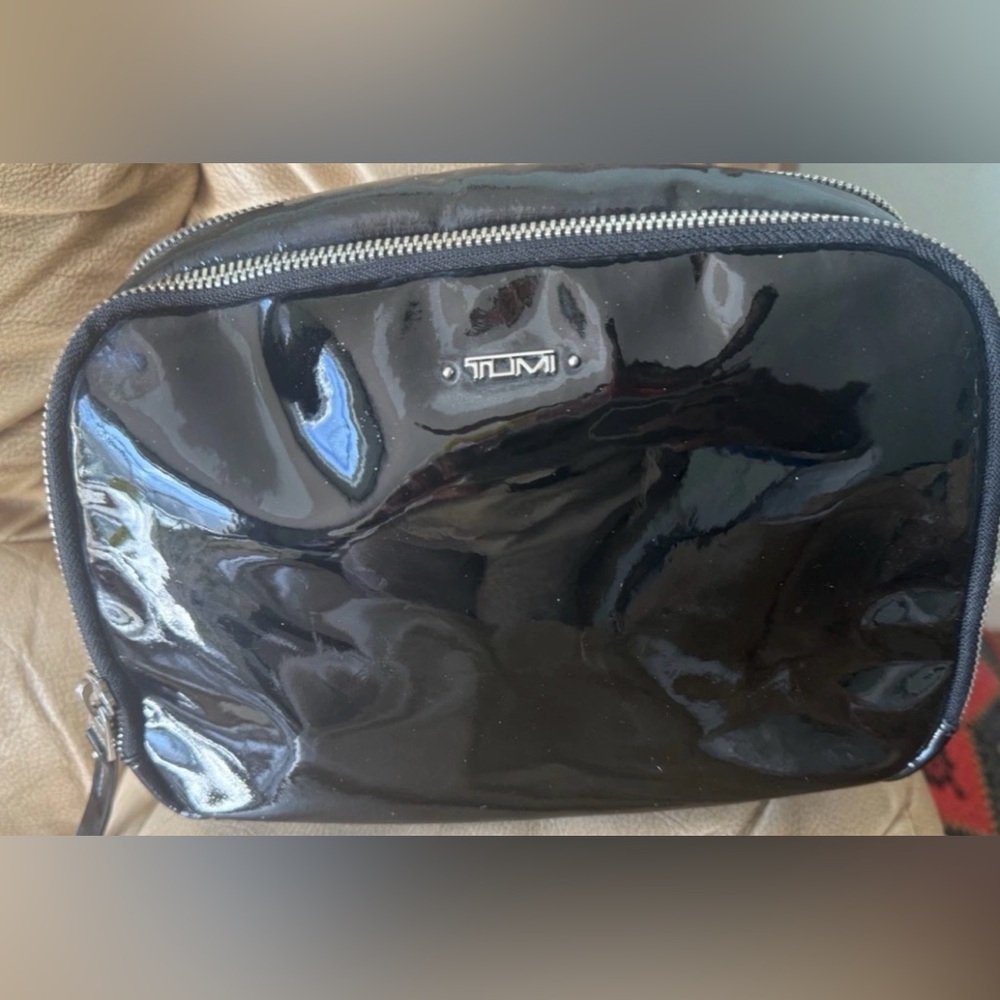Tumi Cosmetic Travel Toiletries Pouch Case Patent leather